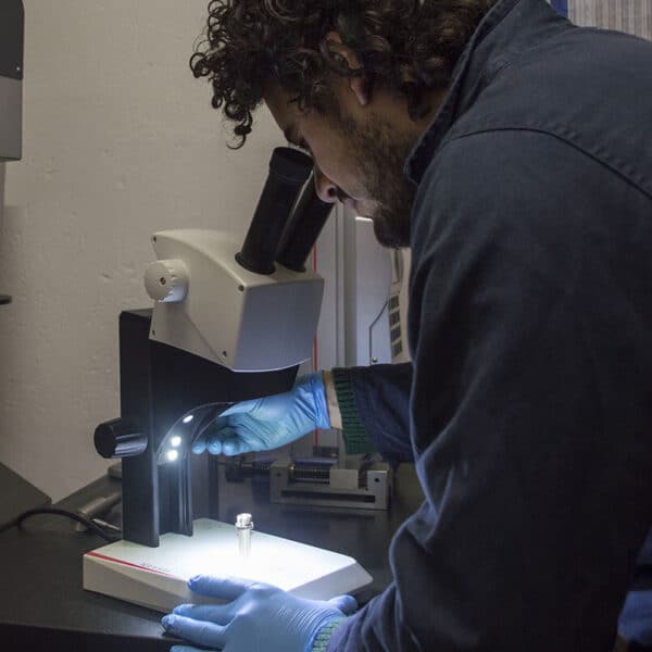 Controllo al microscopio